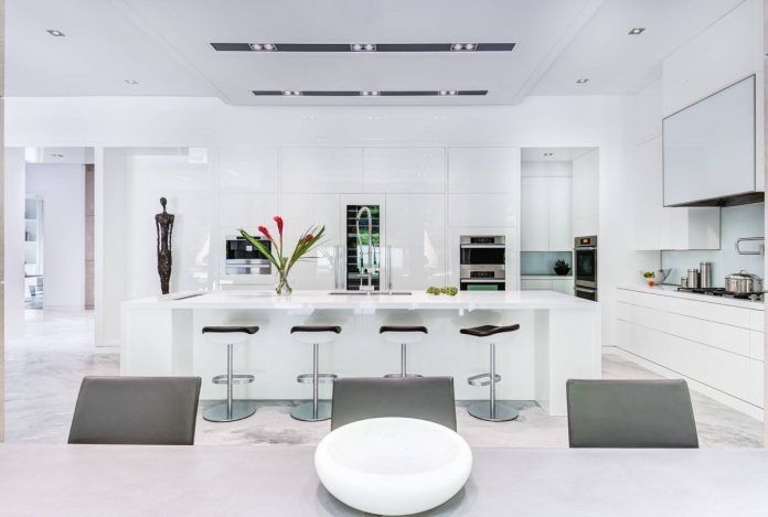 آشپزخانه های زیبا با کابینت به رنگ سفید