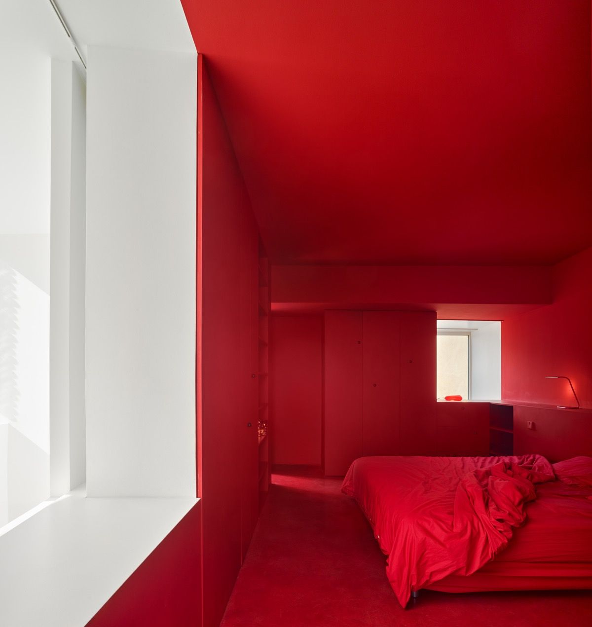 رنگ قرمز در اتاق خواب05