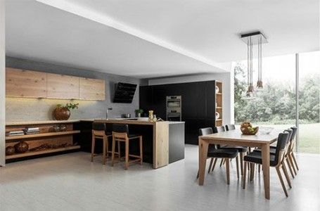طراحی کابینت آشپزخانه به رنگ مشکی و چوب