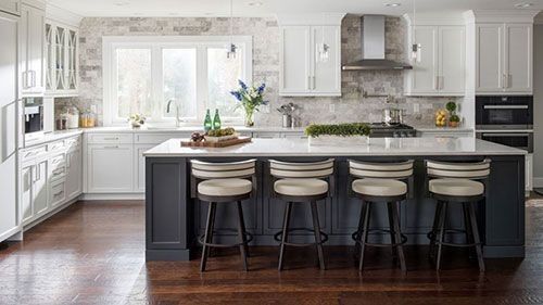 طراحی کابینت آشپزخانه به رنگ سفید و خاکستری