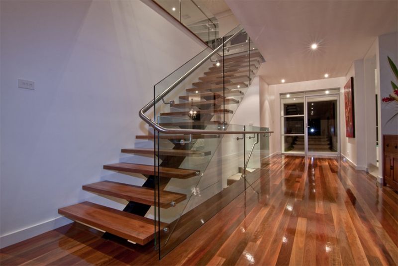 کف پله چوبی و حفاظ شیشه ای10